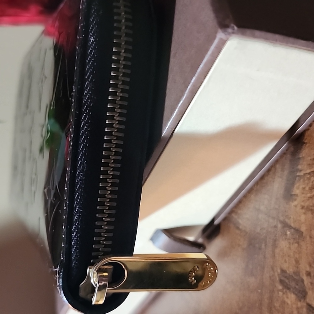 Authentic Louis Vuitton Amarante Monogram Vernis Zippy Wallet with Dust Bag/Box - Picture 5 of 8